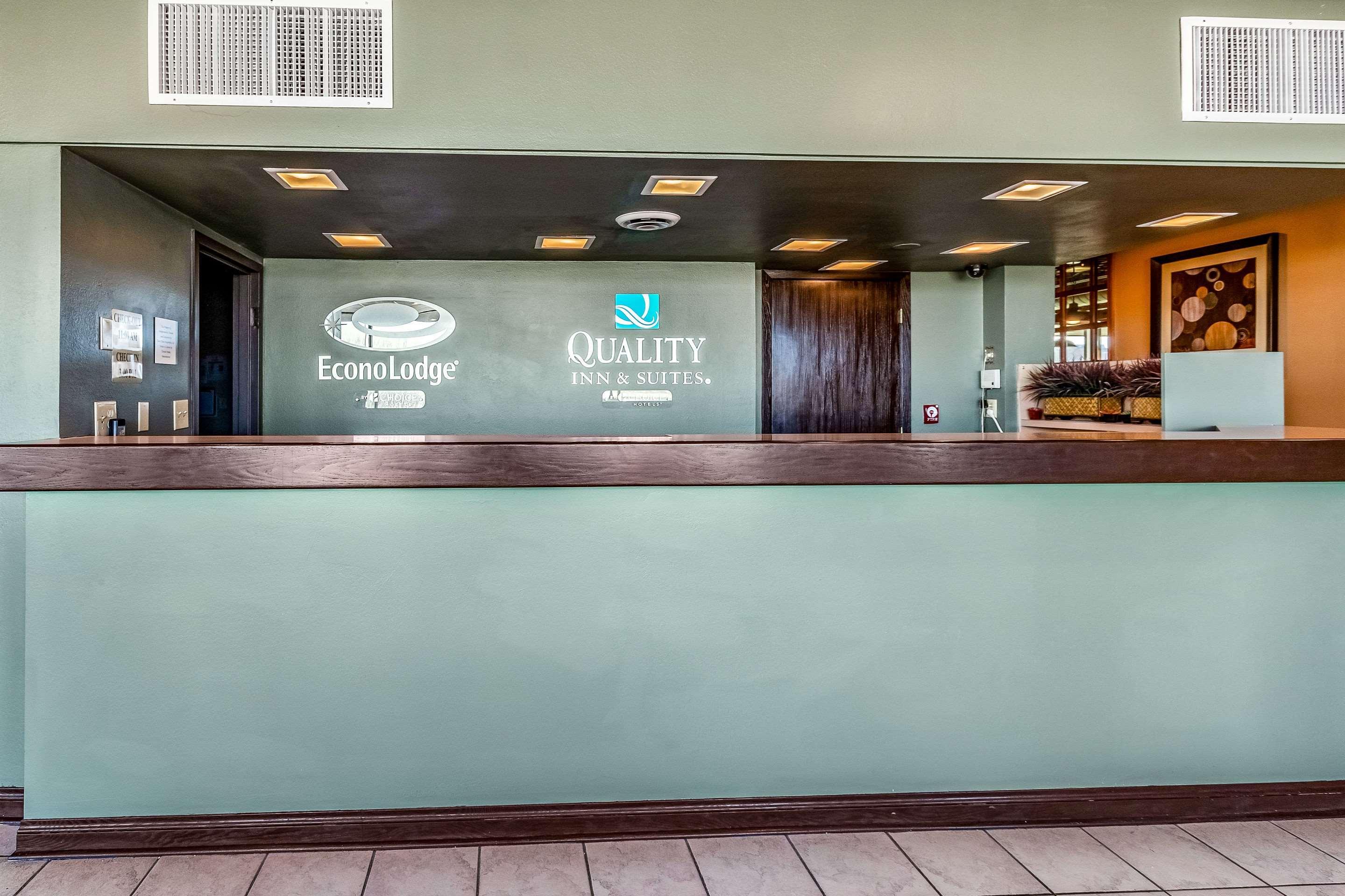 Quality Inn & Suites Альберт-Ли Экстерьер фото